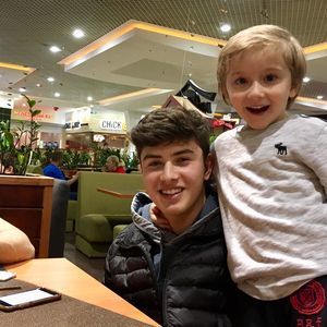 Meet your Posher, Deniz